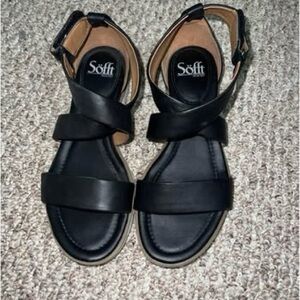 Women’s sandals size 8
